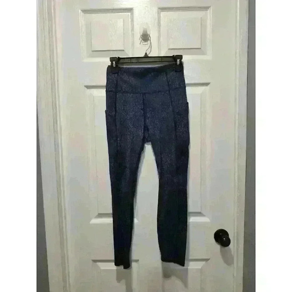 Define Powerhold High Waisted by Fabletics 7/8 Legging Black Green Camo SZ SMALL - Picture 1 of 8